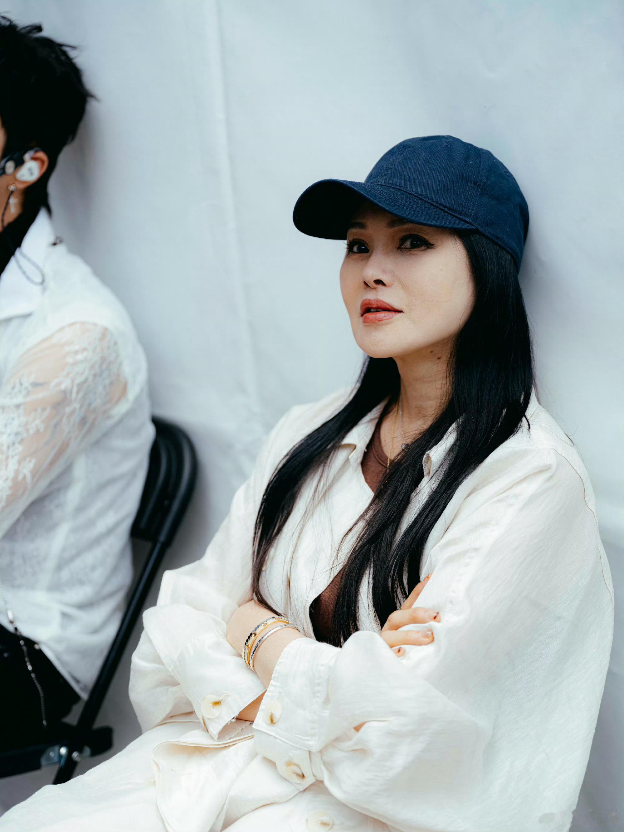 秦昊带着女儿米粒去澳门看宋雨琦，还和女娃一起合照，伊能静去贵州看儿子恩利的首个整