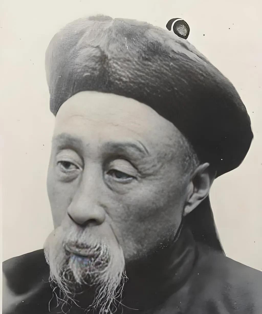 就在大清咽气的前两年，还在令赵尔丰复藏，清朝对土地实际上还是颇为重视的，大面积割