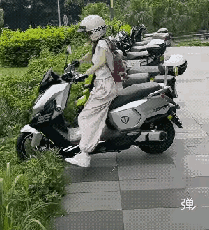 小小的女生不服输