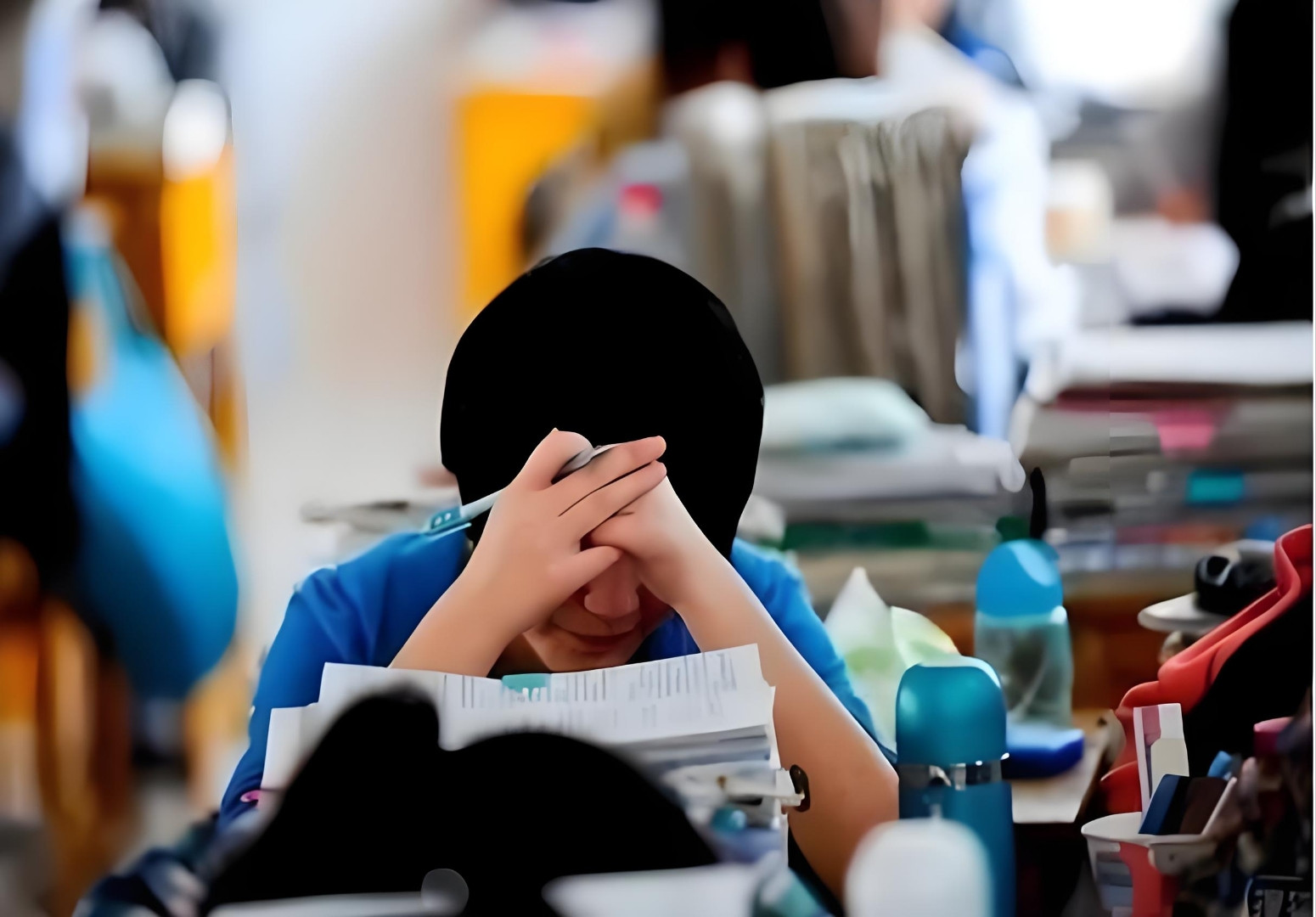 月考这些问题不解决：两周后期中考还会显原形长沙新高一首次月考尘埃落定，不少孩子成绩大幅波动。很多陪读