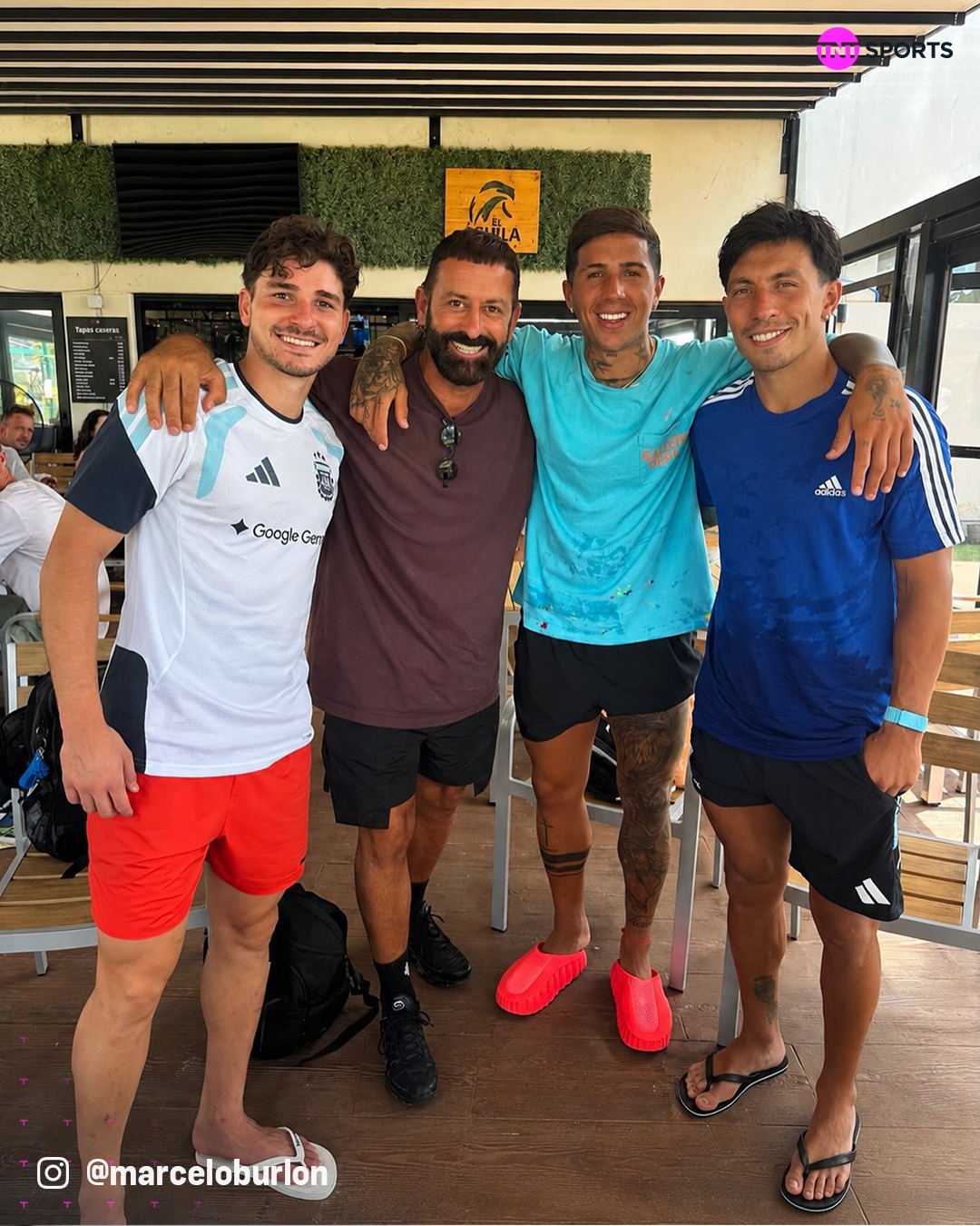 一家人！🫂😎🇦🇷世界杯后，阿尔瓦雷斯、恩佐、利茶、小马达和帕斯托雷在伊维