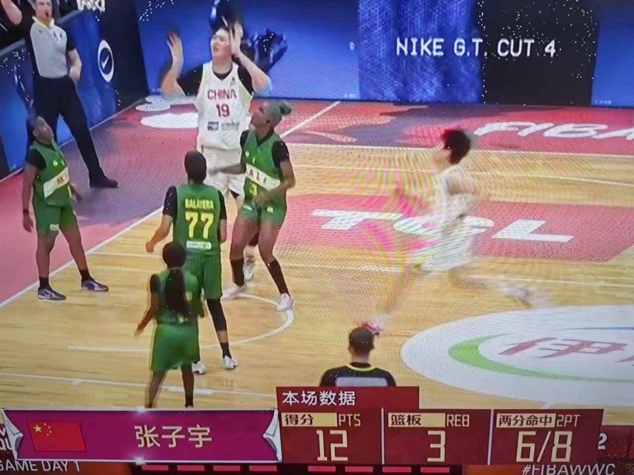 世预赛中国女篮第一战，81：68大胜马里女篮。正如赛前宫指导所说的，中国内线是