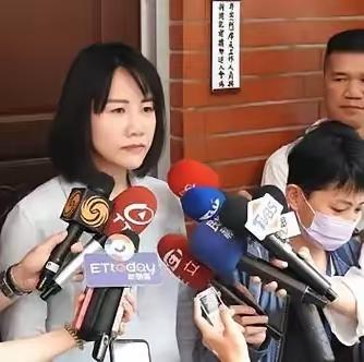 谢衣凤这次错就错在跟国民党党中央抬杠！显然，国民党党中央通过征召的方式，提名