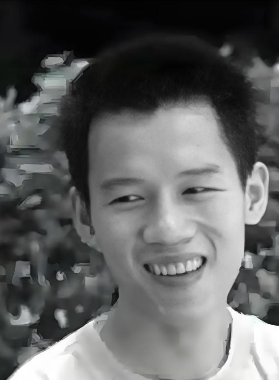 2003年的珠海，23岁保安冒死救下正在被三名歹徒欺负的女教师，谁料，两年后，他