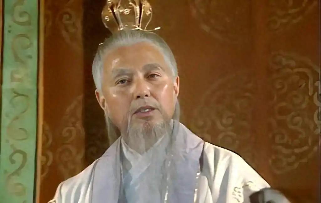 孙悟空当年大闹天宫，多少人都觉得玉帝就是个只会钻桌子的小窝囊。可你想过没有，如果