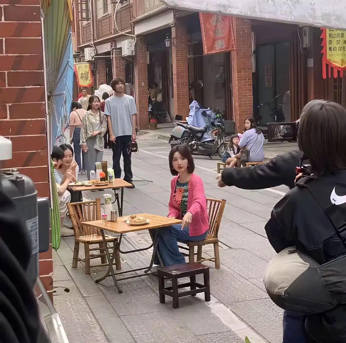 老天，差点没认出来，果然明星还是得看生图啊！