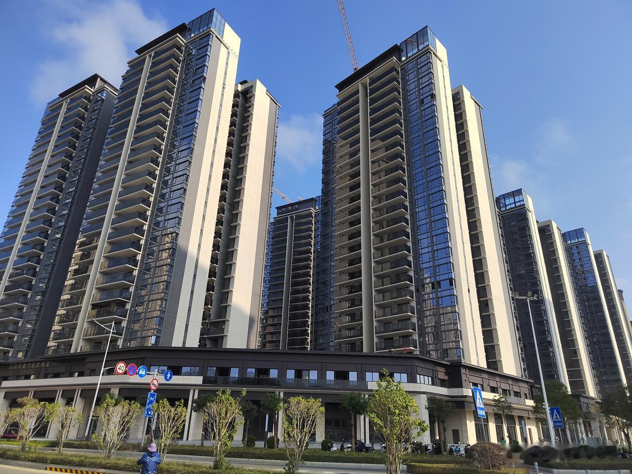 湛江市区的御景壹方，据说是湛江市目前最畅销楼盘，主要卖点有：国家新规后的新房型，