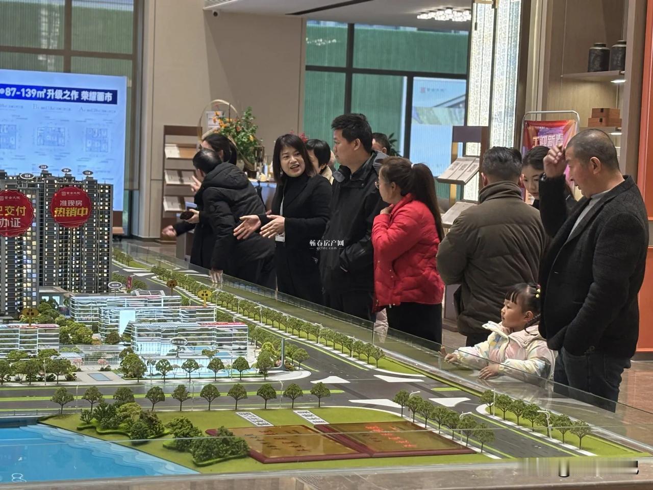 买房，一定要找对中介！前天买房，多掏了两万块钱！中介是为了成交，不是给我们砍价的