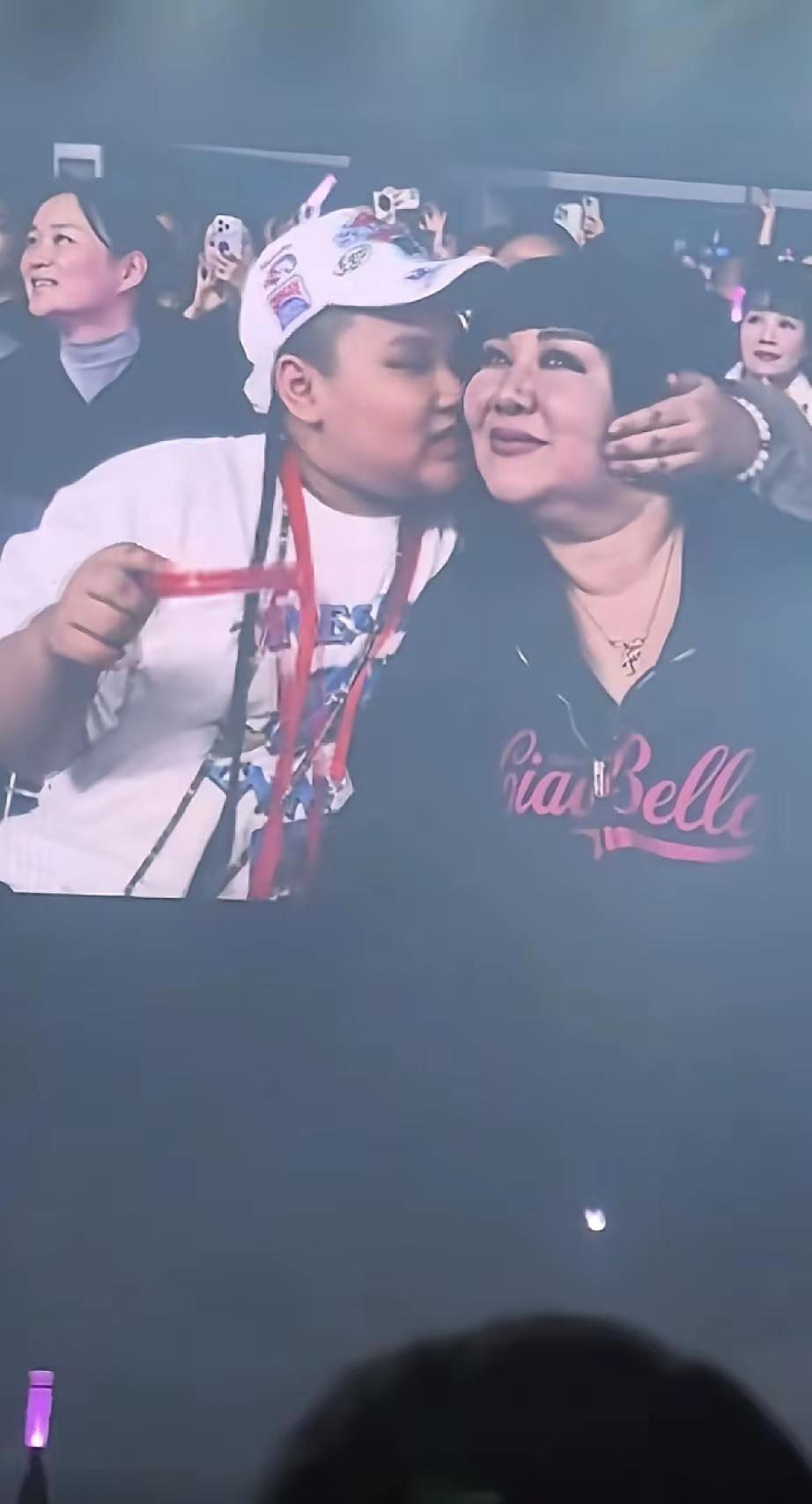 郭汾阳果然不是“省油的灯”，来会来事了，岳云鹏的风头被他抢光了，急的他大叫我也想