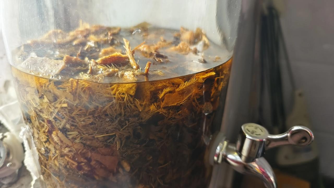 男人老了的标志是什么？不是白头，不是发福，不是腰疼。是突然有一天，你发现自己