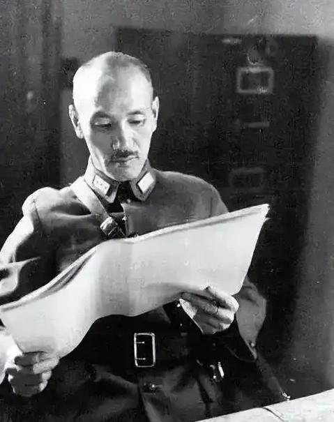 蒋介石不抽烟，不喝酒，不喝茶，不喝咖啡，没什么爱好，可他却经常下便条到财政部去支