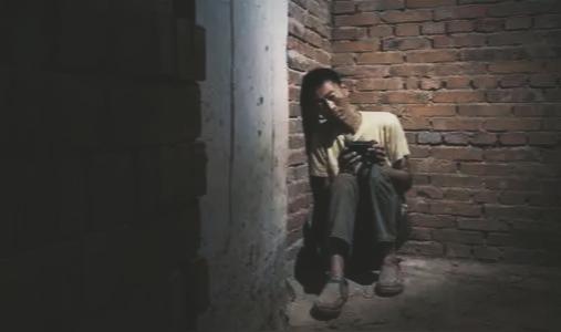 你说的这个现象，在我隔壁村也有。还有两个月过年，现在会农村老家看看，村里面太多中