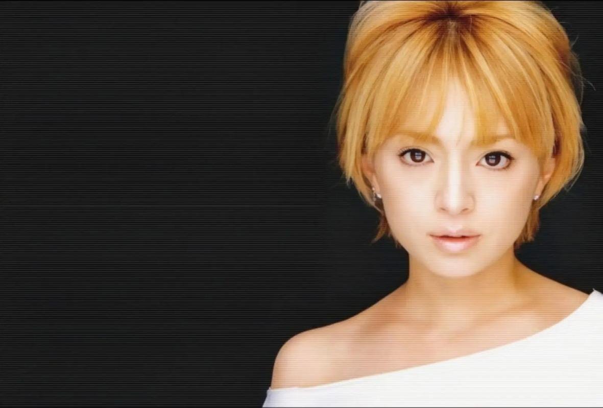 ：2025年特大娱乐新闻时政新闻报道—————日本东京著名歌姬流行女歌手：“步姐