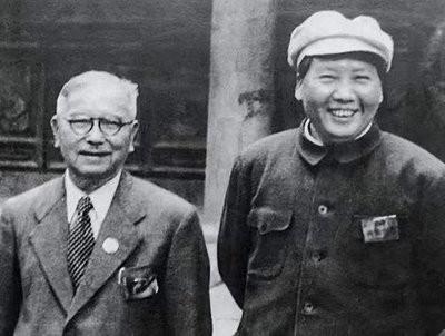 1940年陈嘉庚到延安考察，毛主席招待他只有白菜，鸡汤还是邻居送的。1940年，