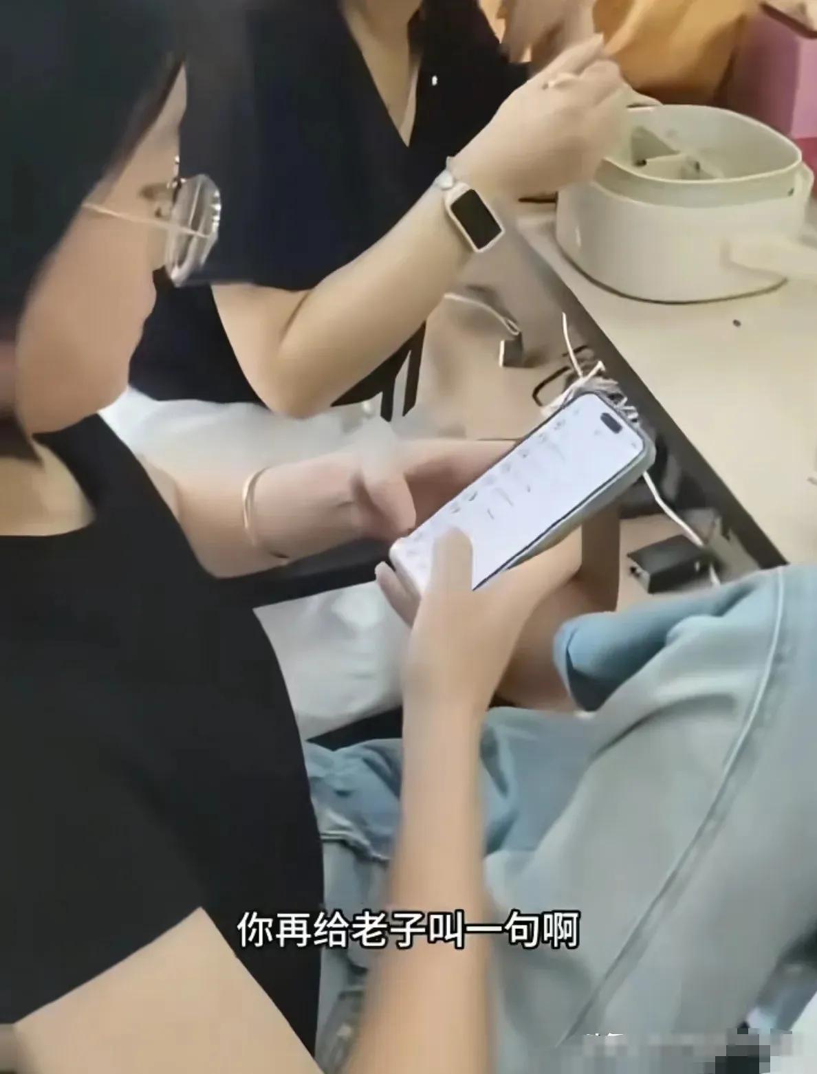 杭州外卖事件中，有一个细节，很多人都忽略了。外卖员上门理论，那女孩拿起手机就