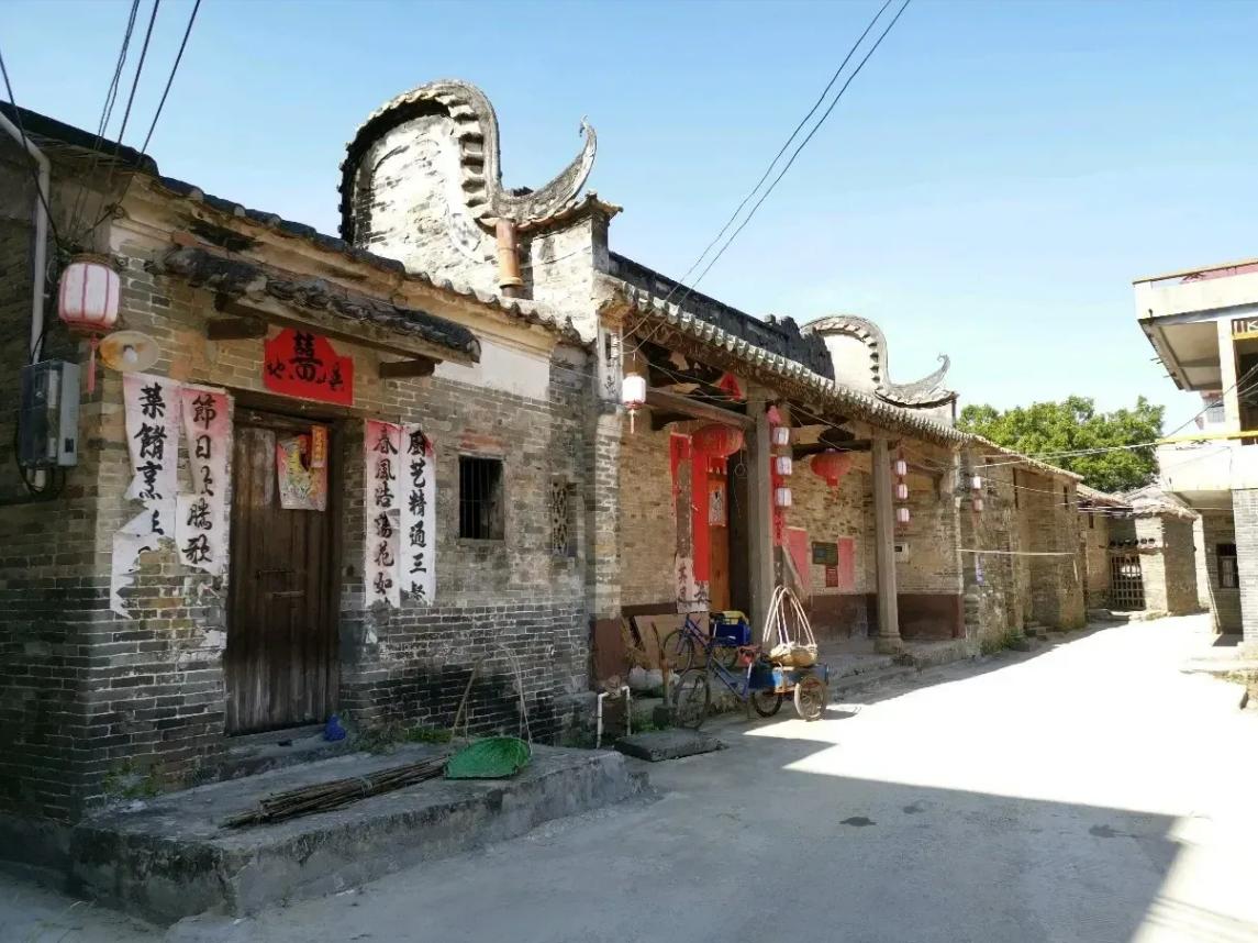 云浮农村究竟有多穷，只有本地人知道。先说个真事。郁南县通门镇，有个冲台村。