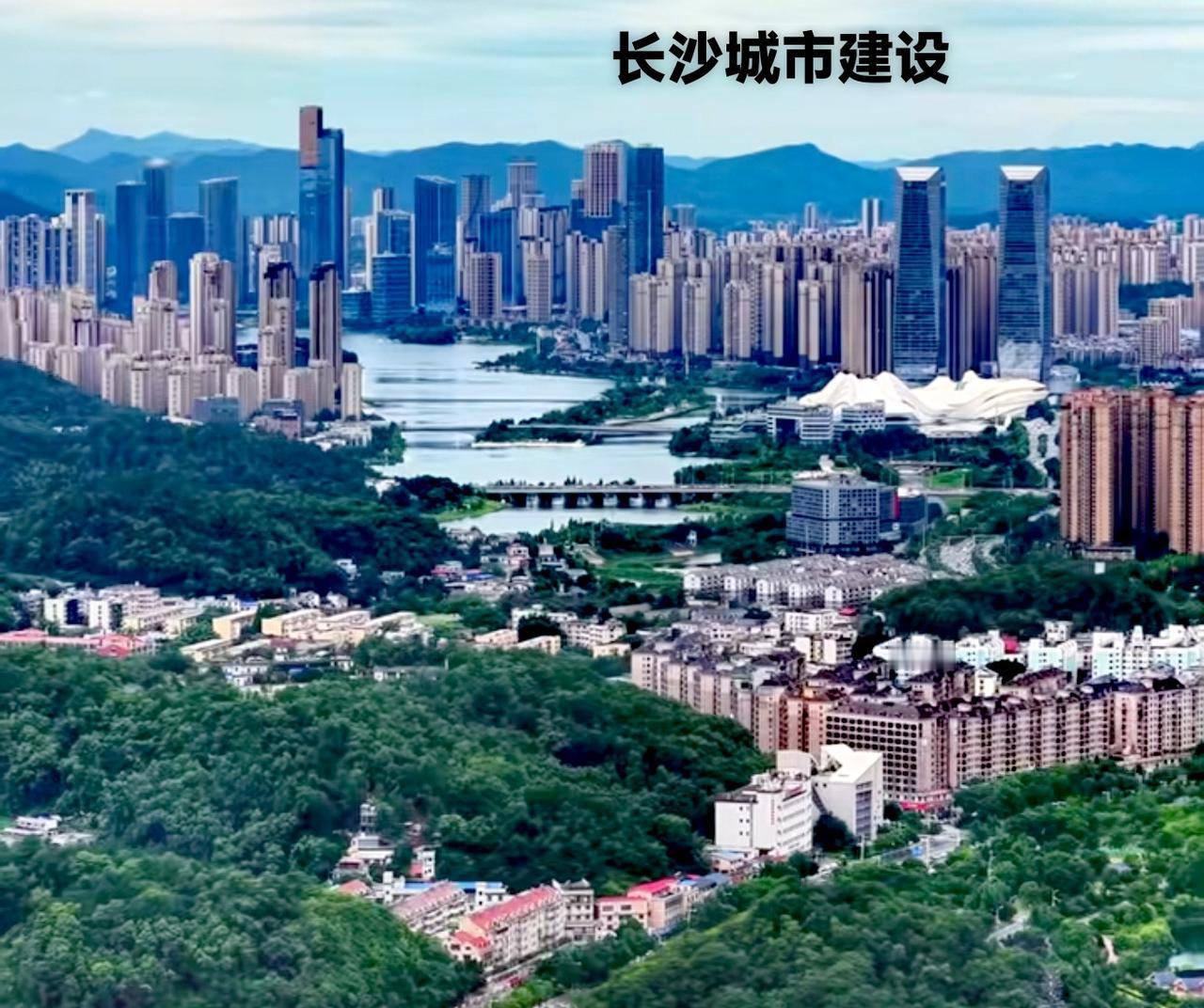 大家有没有注意到？长沙梅溪湖就是湖边上的一些楼盘看起来亮眼，除了梅溪湖其它的都是