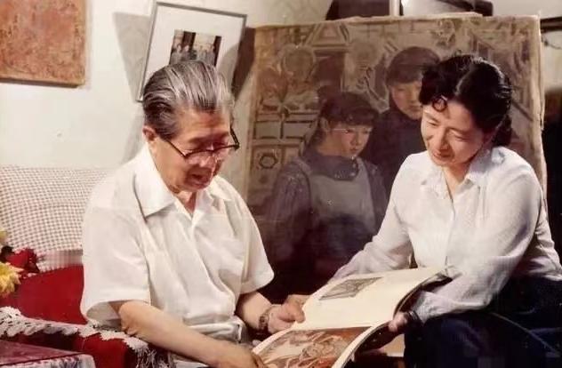 1945年，一个秋日的黄昏，陈芝秀站在敦煌研究院的门口，回头望了一眼她即将抛弃的