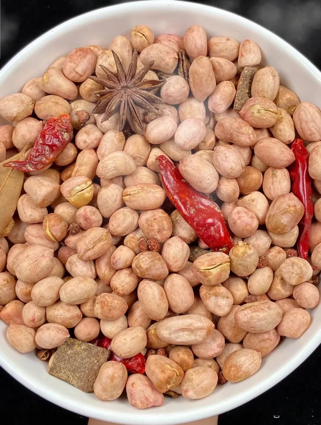 中国最好的下酒菜1.五香花生米2.酱牛肉3.夫妻肺片4.炸小黄