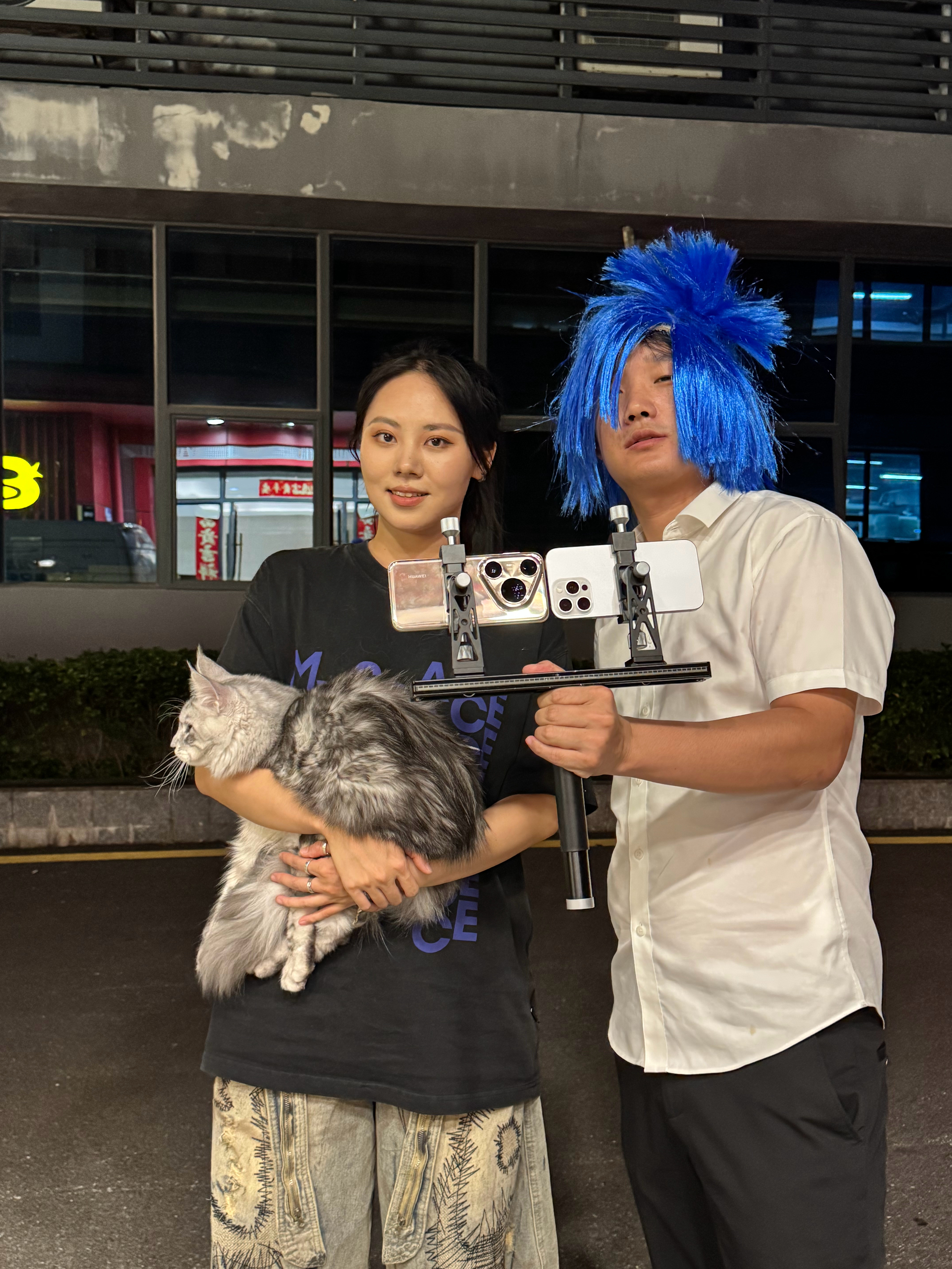旁边那女孩，是我表妹，大家客观评价下，长得怎么样​​​