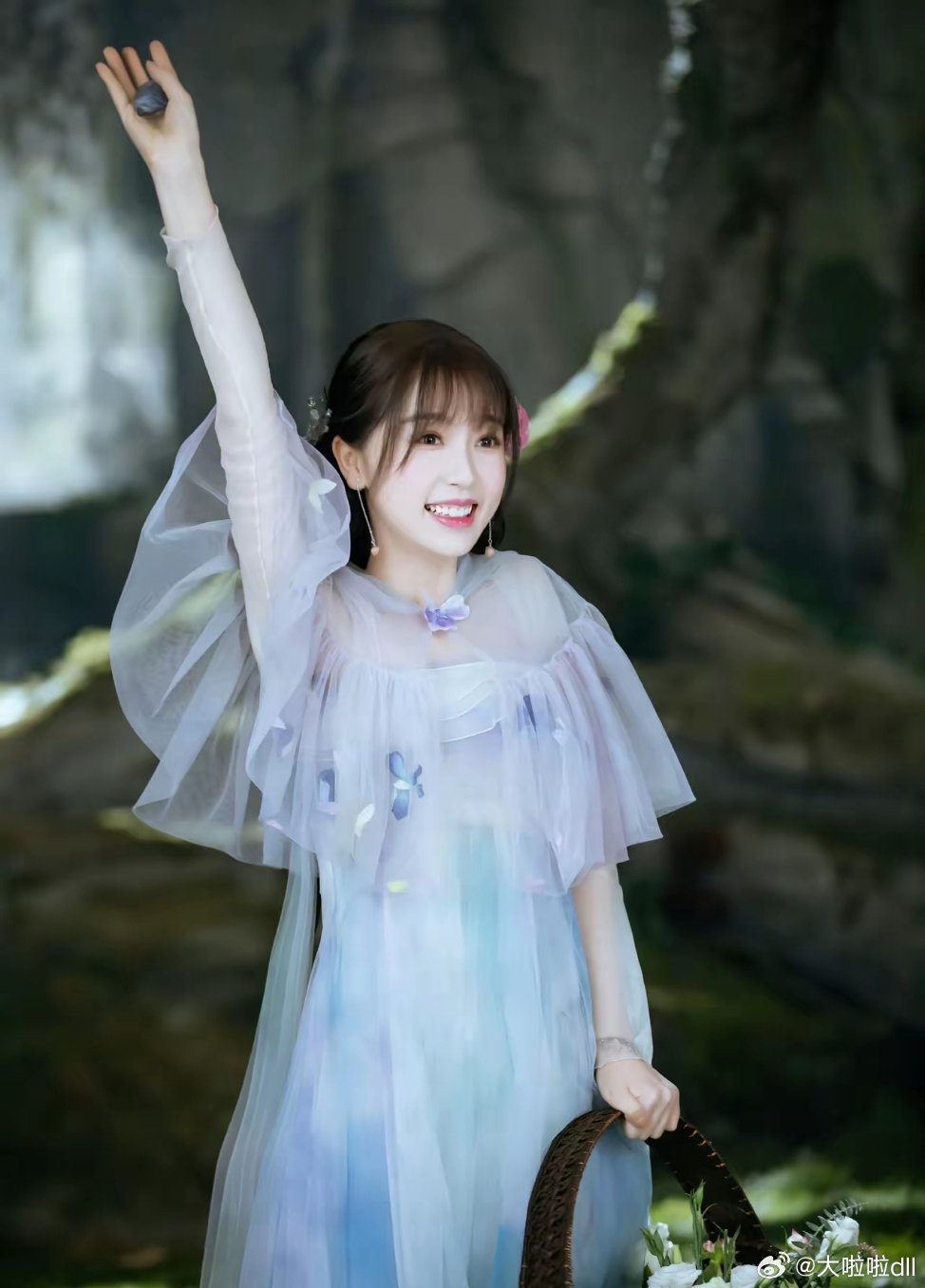 《逐玉》怎么能跟《苍兰诀》比呢《苍兰诀》可是实打实的爆剧王鹤棣和虞书欣飞升，《逐