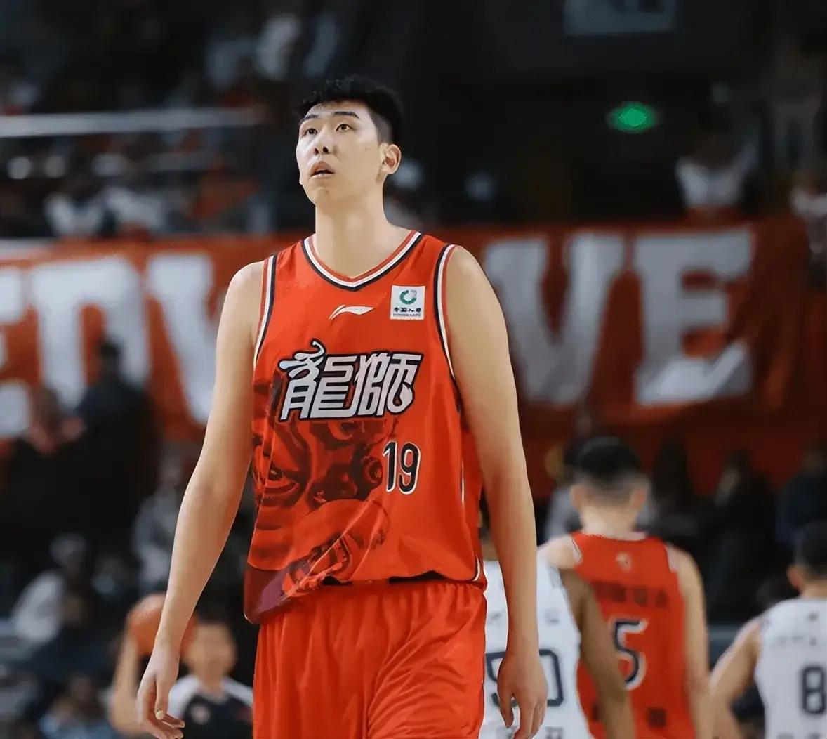 CBA收官之战，徐昕把自己身价打没了，那些吹捧徐昕的也该停止了。面对34岁的李慕