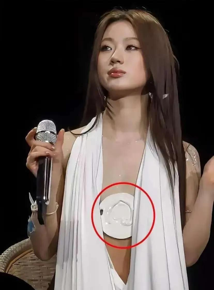 单依纯和常石磊的名字再次挂在热搜上。单依纯给所有女人提了个醒：身材单薄就别硬穿
