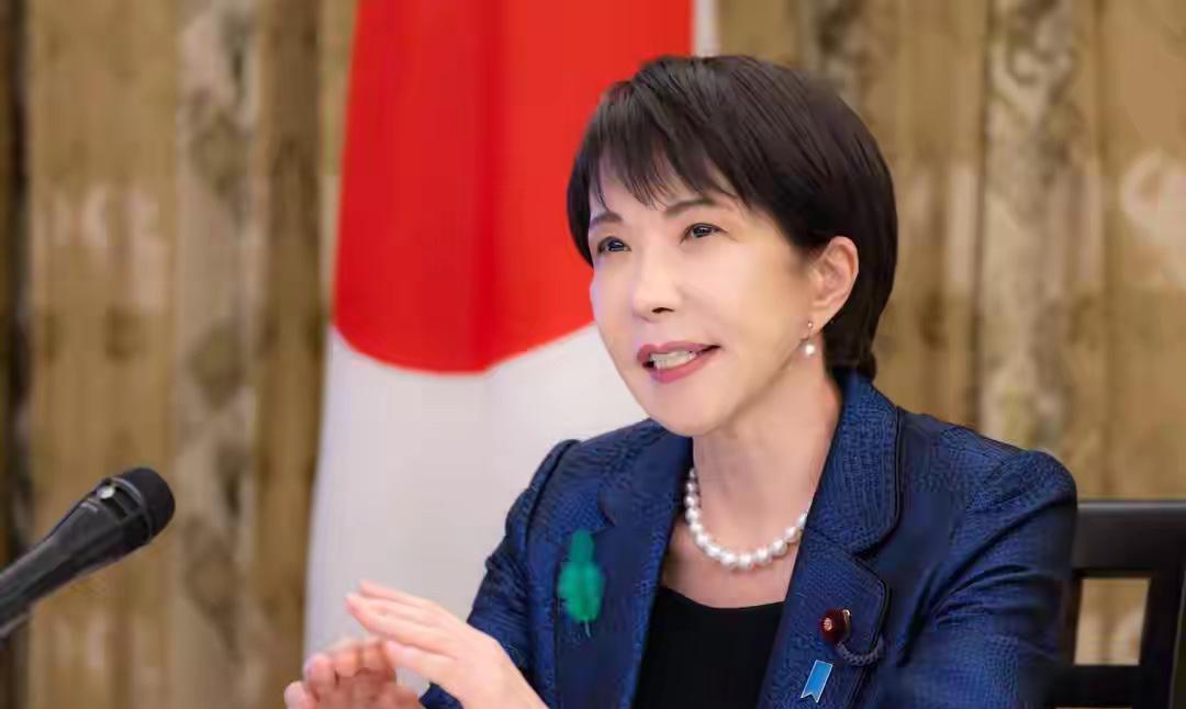 一瓶“胶水”卡死全球芯片？日本垄断90%，中国咋办？聊个扎心的。一提芯片