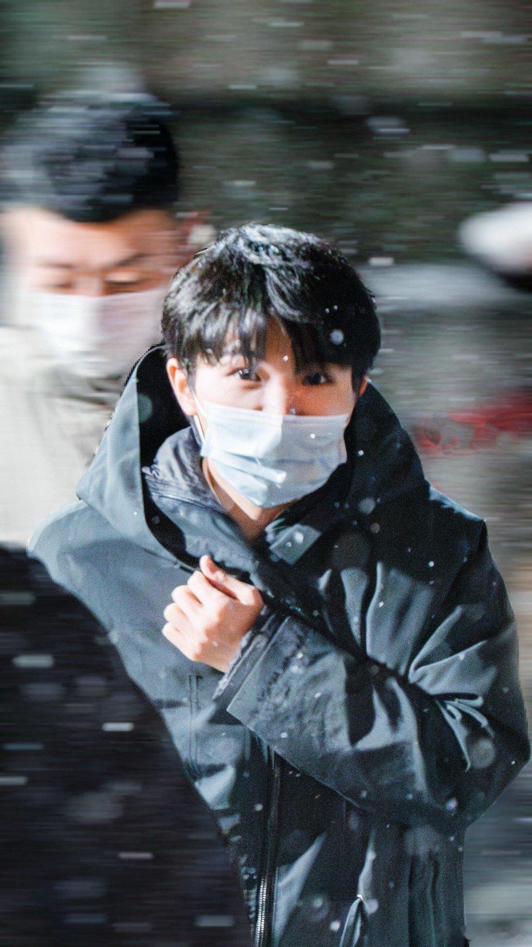 周深天呐！！！！！！！！！！！！！雪中猫猫！！！！26年一起淋过的雪宝贝一切顺