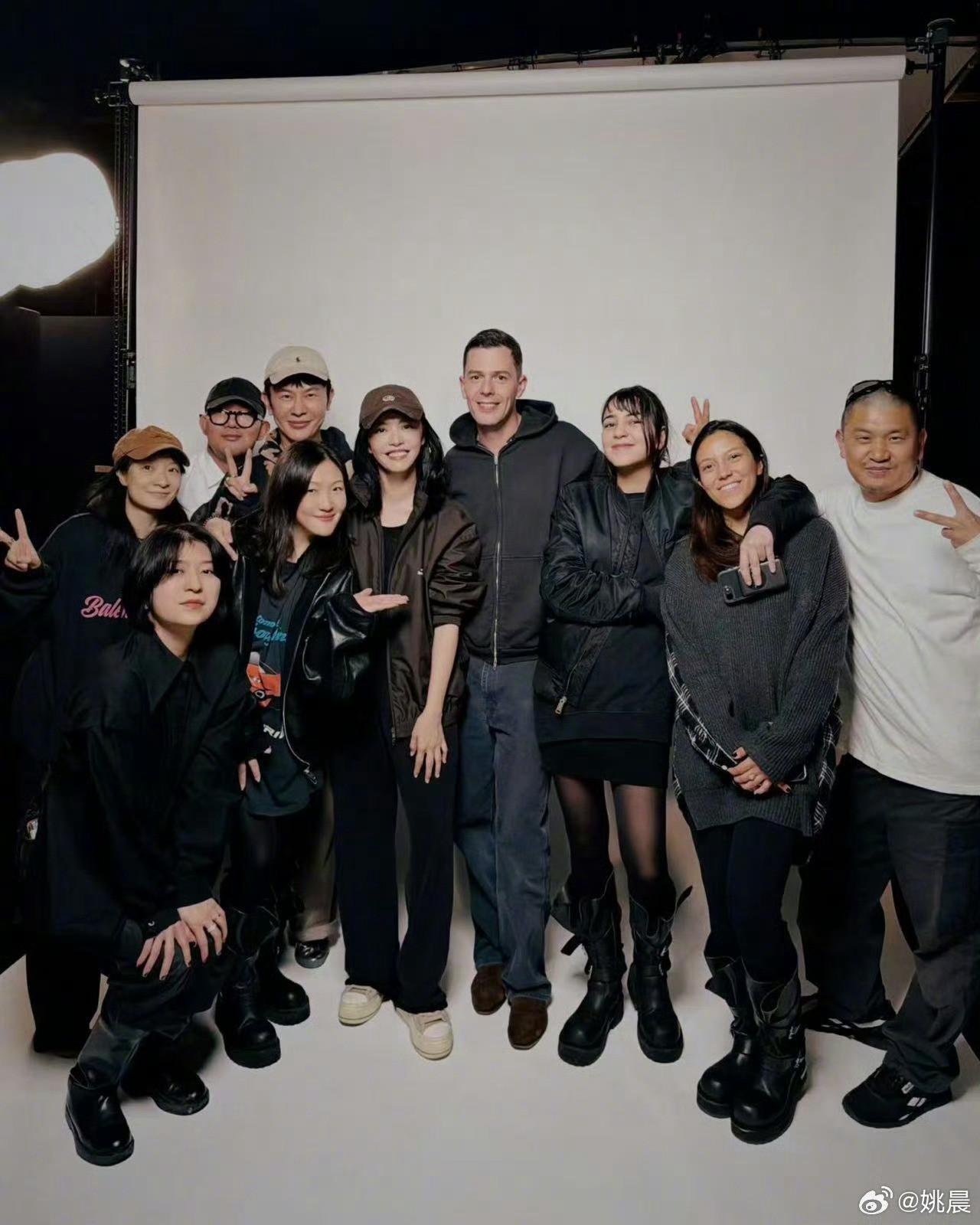 姚晨送了水果姐虎头帽姚晨这波文化输出我直接跪了。水果姐戴上虎头帽那个劲儿，虎头