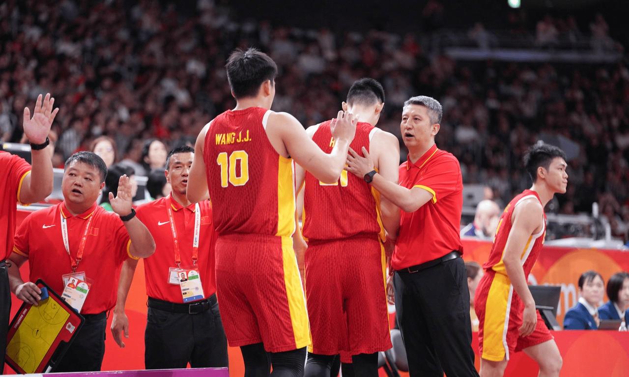 中国男篮70-79不敌伊朗，看看数据谁应该来背锅？廖三宁：11中2，拿下6分5