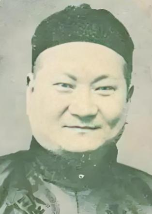 1949年上海解放，下一步的计划就是清算那些帮派头目。这时，有人问陈毅：“那个叫