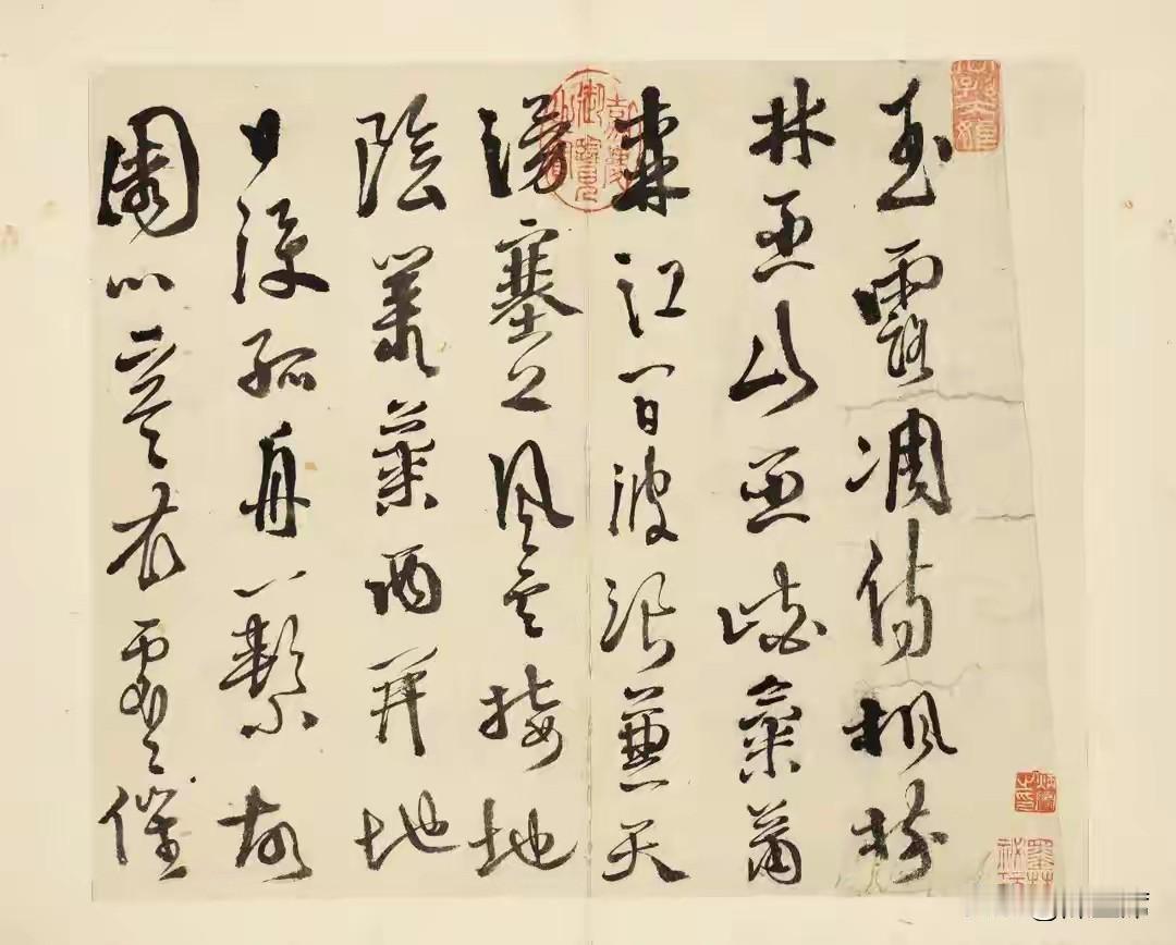 徐渭的行草书《杜甫秋兴八首》，那可是书法界的神作。很多人看到它第一反应就是“狂”