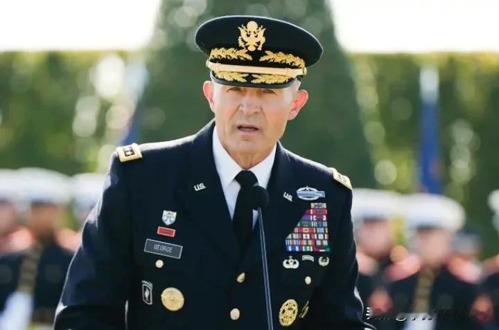 🚨🇺🇸突发新闻：在宣布辞职一小时后，美国陆军参谋长表示：“一个疯子