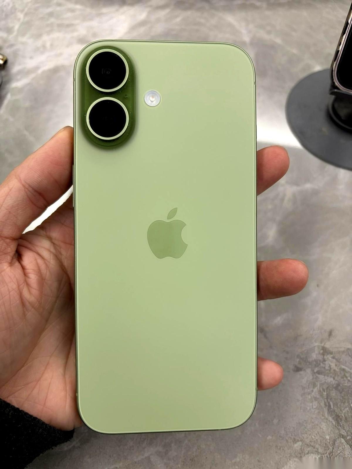 讲个恐怖故事。苹果17，会用A19芯片，台积电3纳米。这不是预测，这是排期。