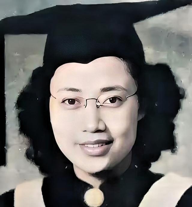 1950年，台湾一名女地下党在宿舍被捕，临走前祈求，让她拿件衣服，敌人轻蔑的答应