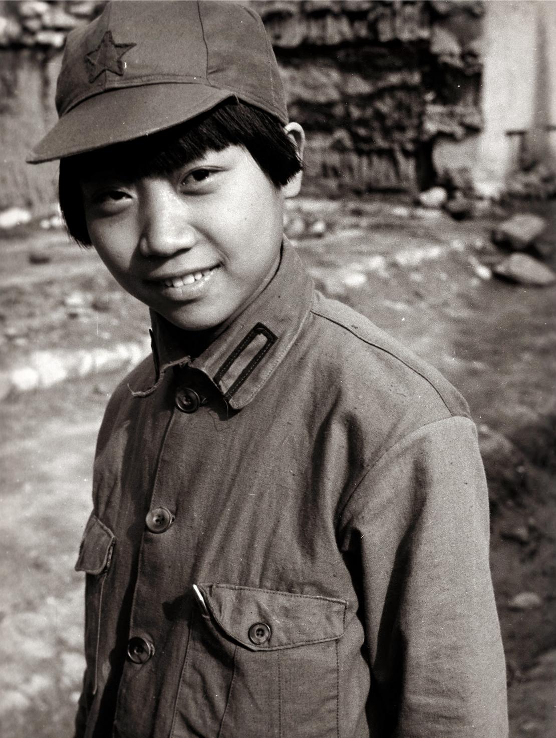 1937年，陕西地界，摄影师拍到的一名八路军士兵。请注意此时的八路军还没有接受改