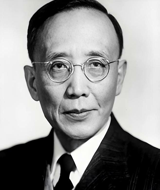 穿水红旗袍吊在房梁那一刻，于立群把四十年婚姻撕成碎片。她死前把姐姐1937年的