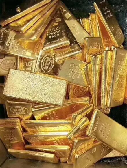 前段时间疯抢黄金的人，现在估计比吃了苍蝇还难受，9月1日，金价已经直接猛跌到千元