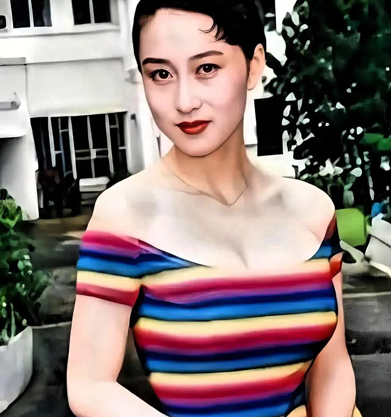 果然还是女人更懂女人，我问闺蜜，为啥利智不去照顾李连杰呢？她翻个