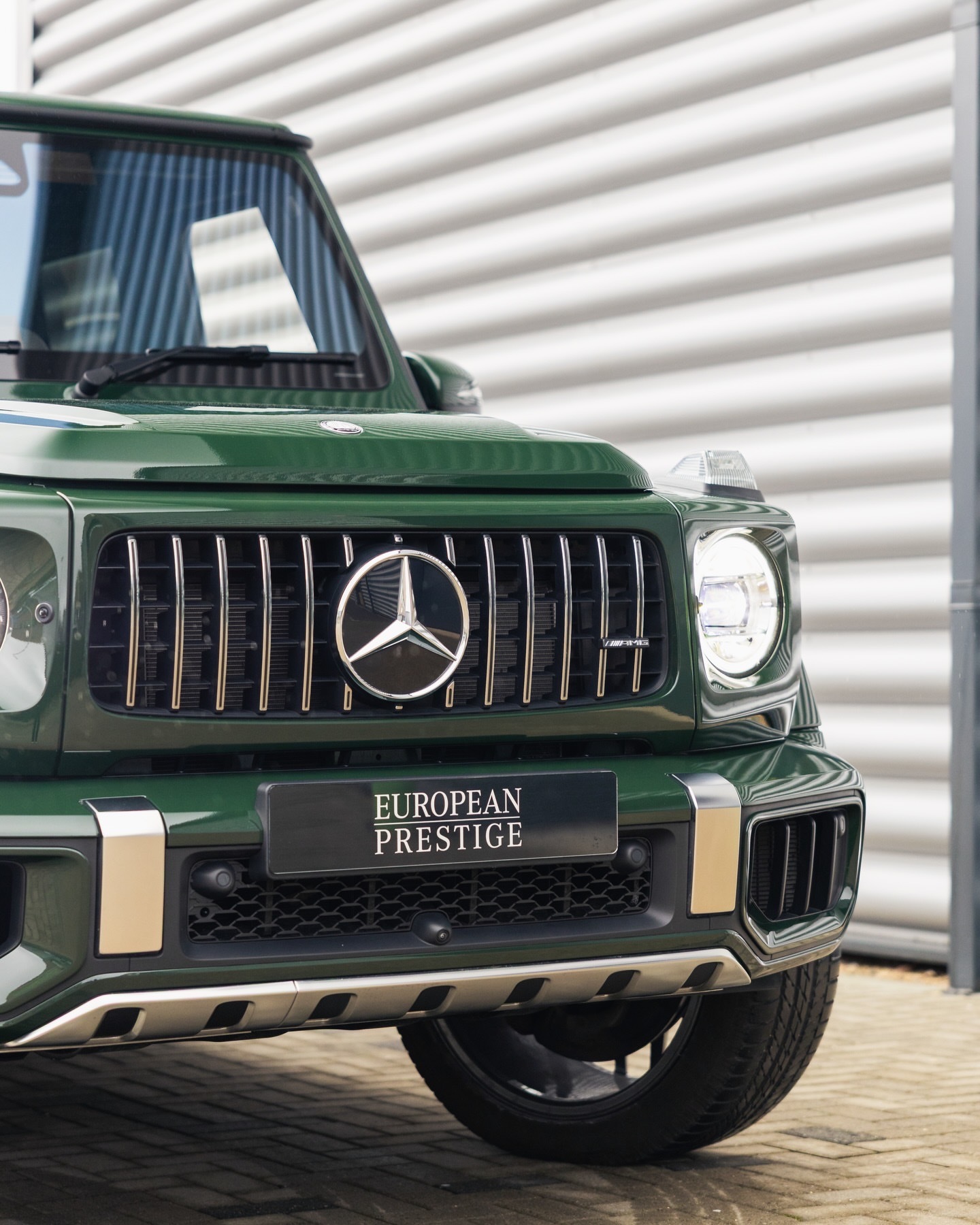 改款奔驰G63AMGManufaktur版，采用深绿色漆面覆盖黑色Nappa