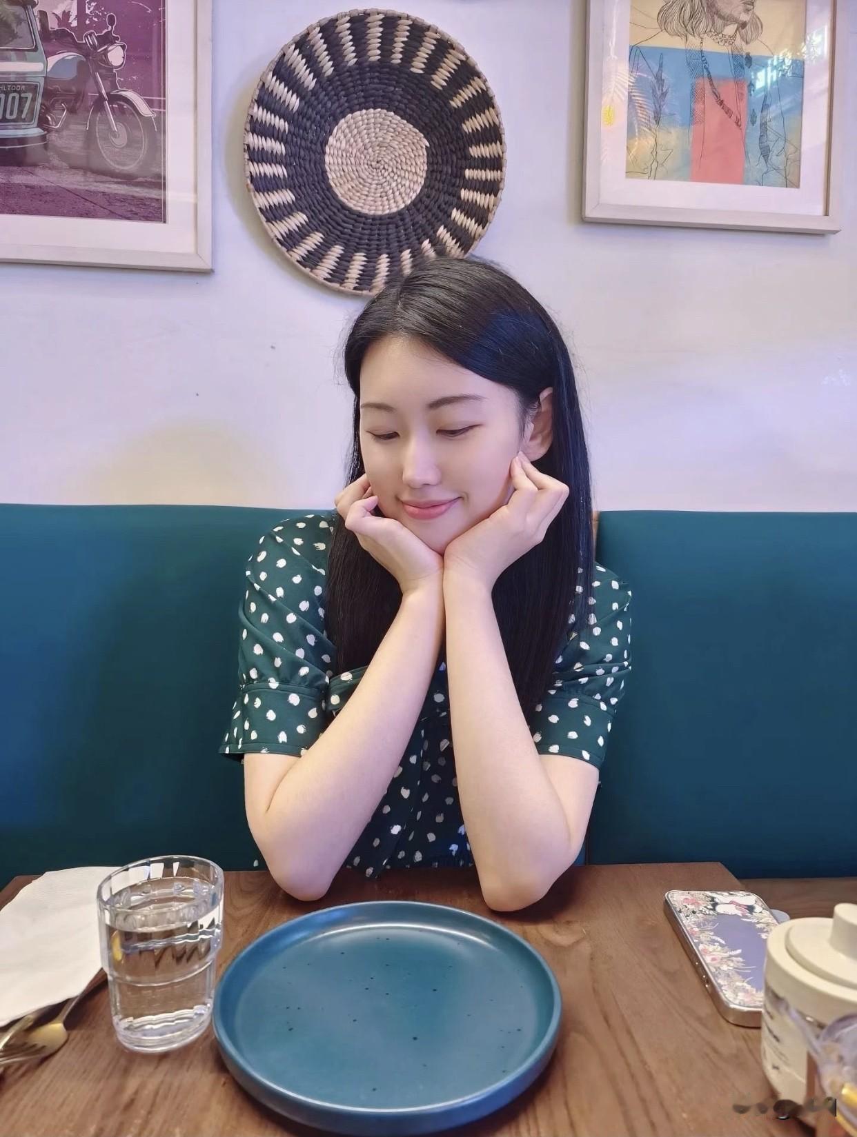 什么才是一个女人的魅力?善良是很重要的一点，善良的女人会让人感觉温暖。