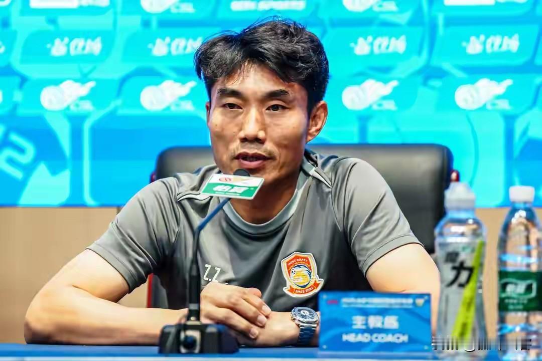 郑智“闭关”期满本轮终于“出山”指挥与新鹏城一战，能否延续球队之前良好状态值得期