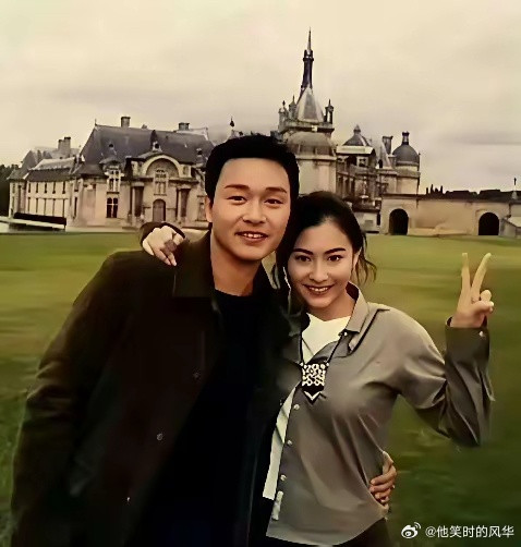 十九岁的张柏芝与张国荣，在那个没有美颜滤镜的年代，形象美的真实，不愧是颜霸啊。