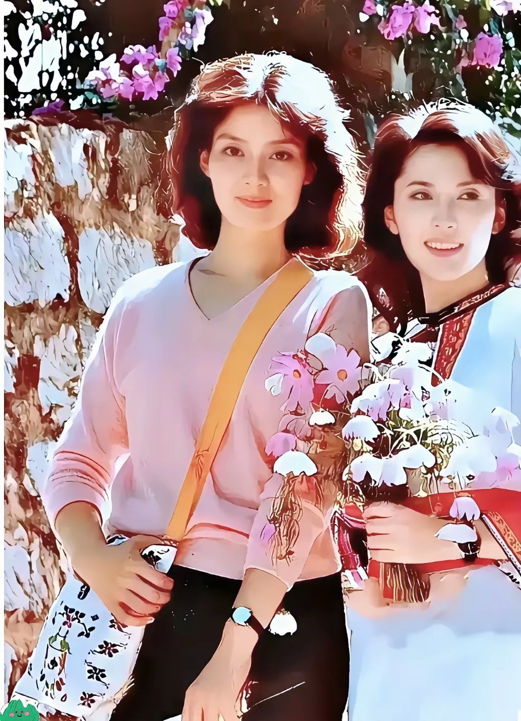 这是1983年潘虹和日本女演员松坂庆子的合影，那时候，潘虹29岁、松坂庆子31岁