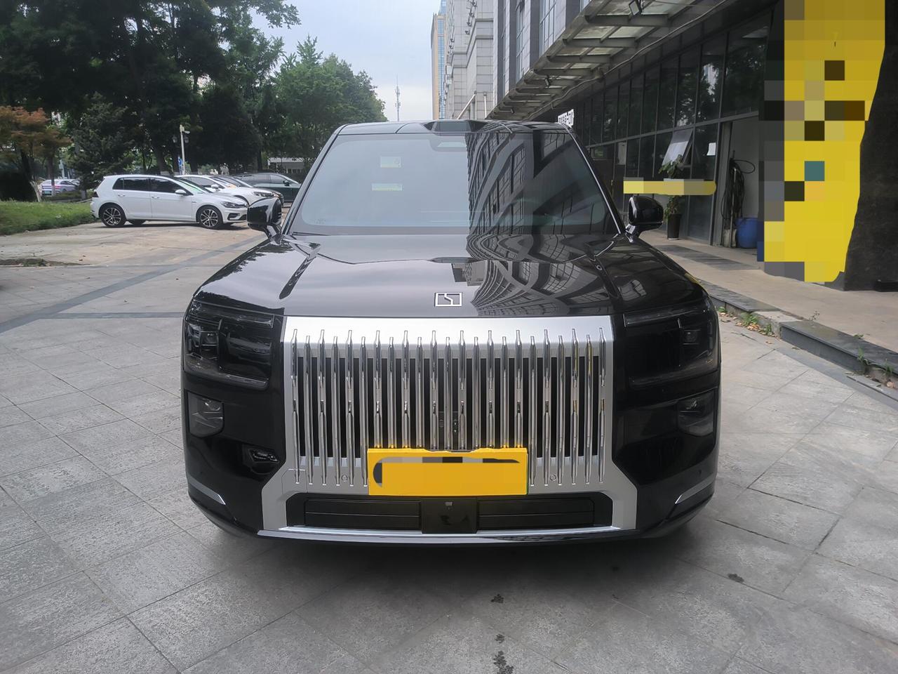 均价53万，卖的比问界好，有了极氪9X，还要什么路虎揽胜？前两天帮粉丝验了一台