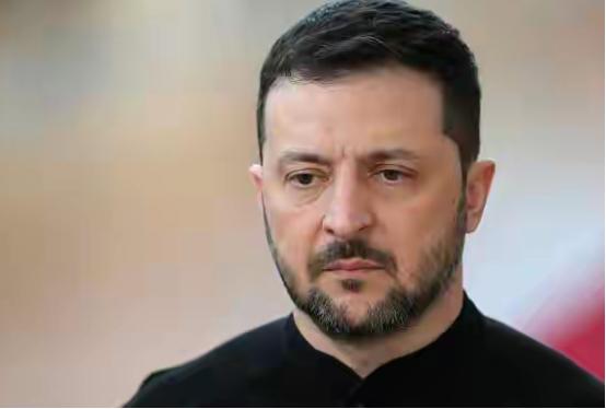 全面妥协！泽连斯基先后做出三个表态：1、乌克兰放弃加入北约；2、乌克兰议会要做好