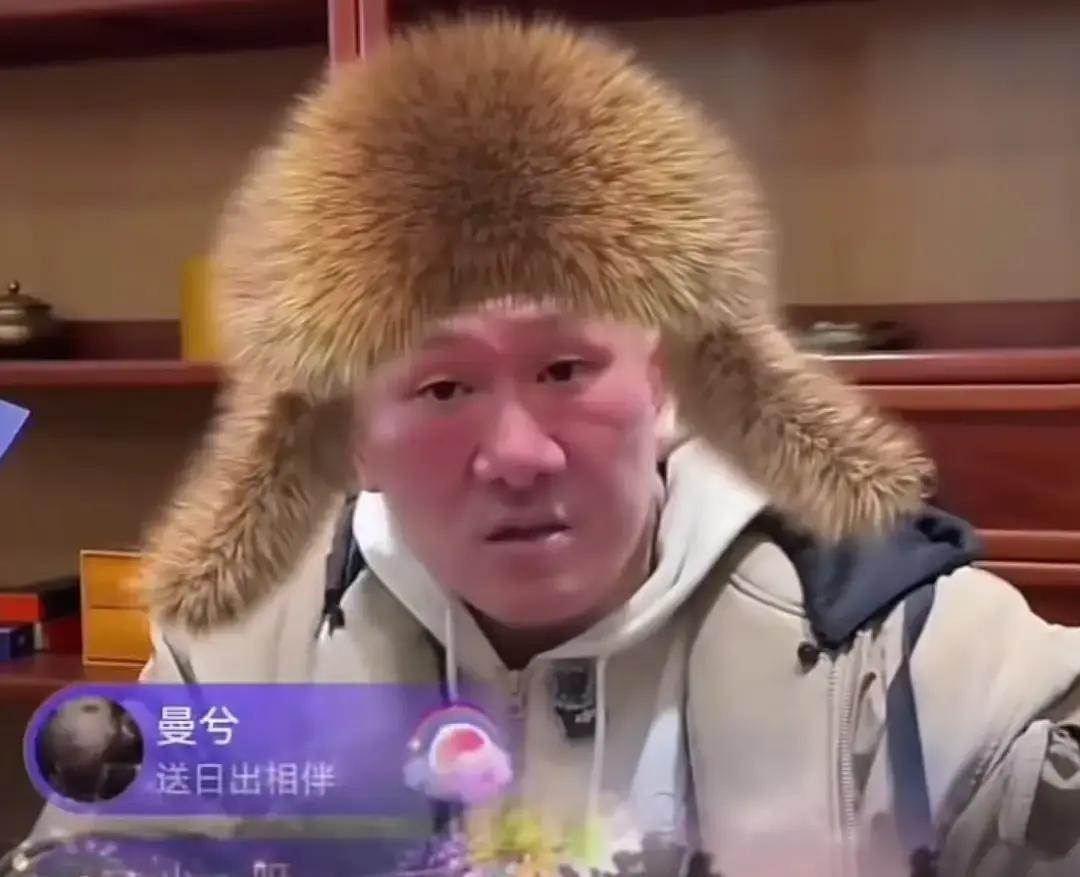 馆长抖音首播，炸了。峰值15万人同时在线，400多万人看过，一场直播打赏就收了超