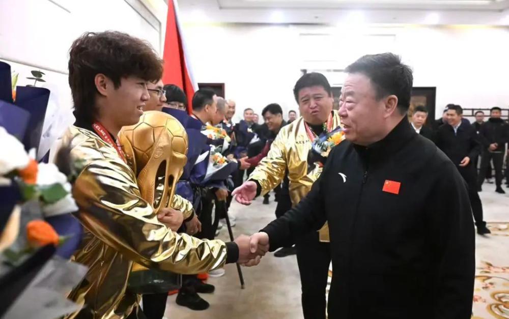 冠军队返回, 吉林省委常委、长春市委书记张恩惠到车站迎接