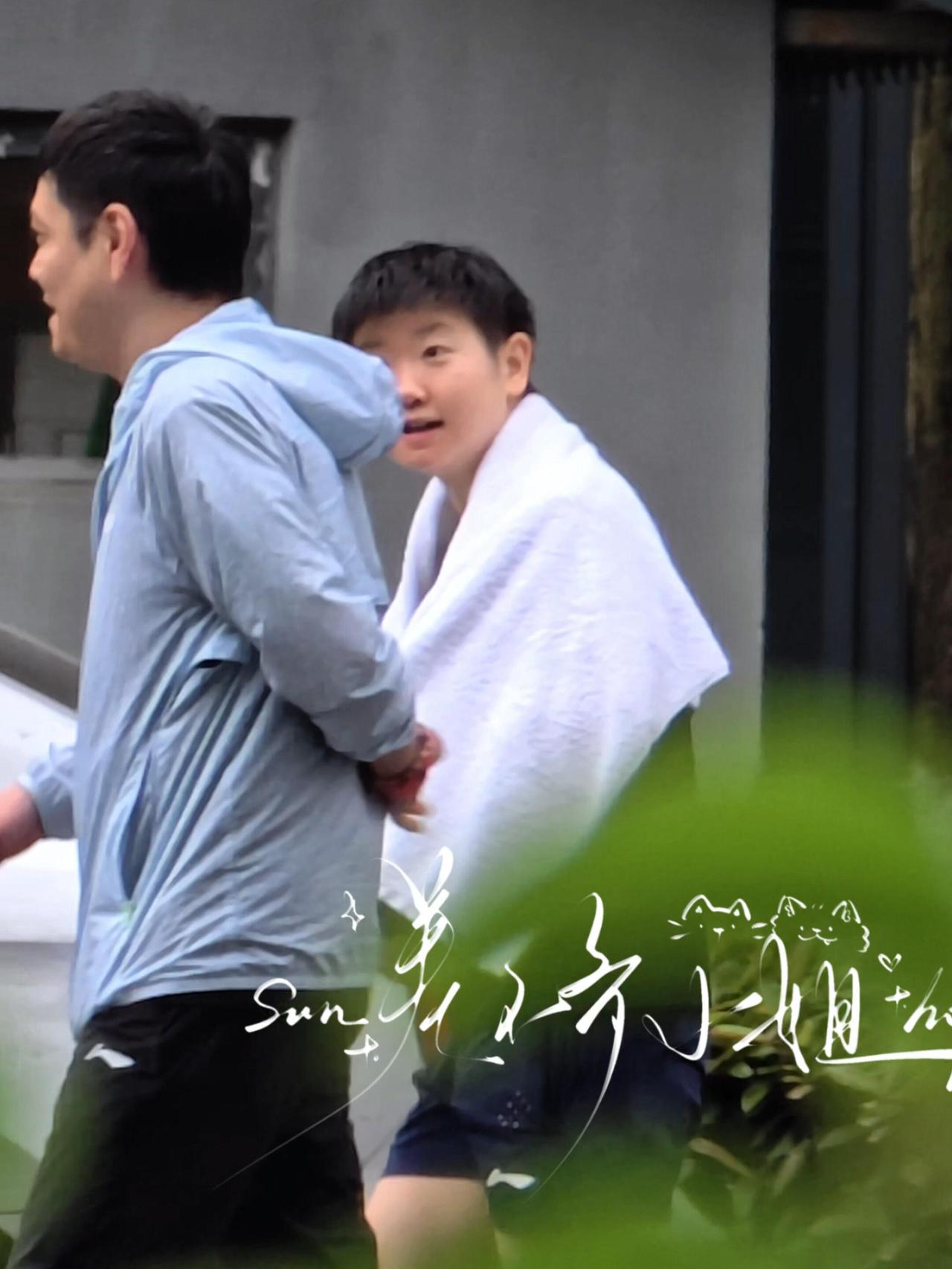 莎莎嘴巴不停下，不咽口水，别人都插不上话，真是开心果，一点不累，就是好说！莎莎